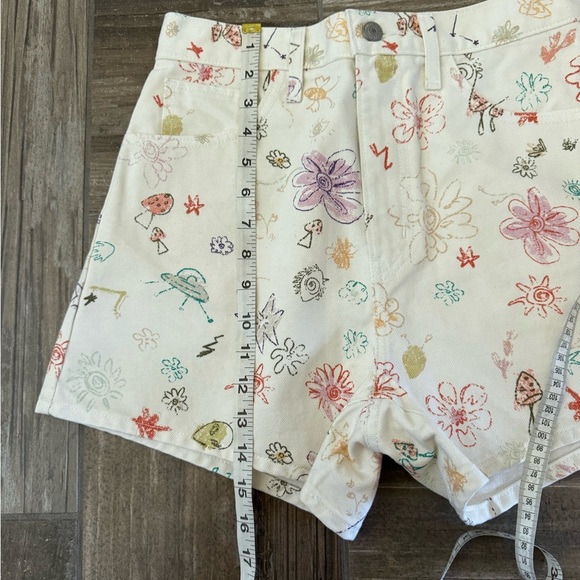 New Sample Levis High Waisted Space Doodle Jean Shorts size 27 - Picture 9 of 10
